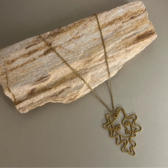 Gold Minimalist Woman’s Face Outline Necklace - Artsy Trendy Necklace - Picture 15 of 16